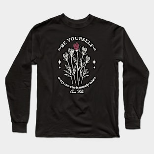 Oscar Wilde's quote design in off-white Long Sleeve T-Shirt